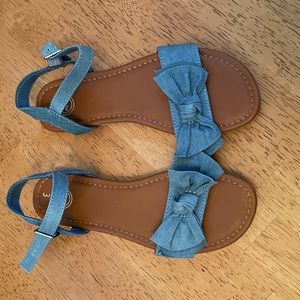 NWOT Wonder nation blue girl’s Chambray Knotted, denim Sandal. Size 5